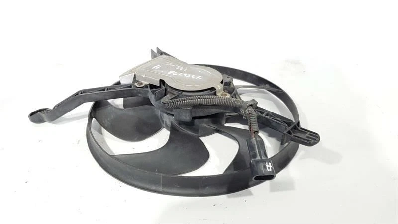 Larger Fan Assembly PN 22136816 OEM 1993 Cadillac Allante  - Image 2 of 4