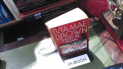 Murder on the Prowl: A Mrs. Murphy Mystery Brown, Rita Mae: