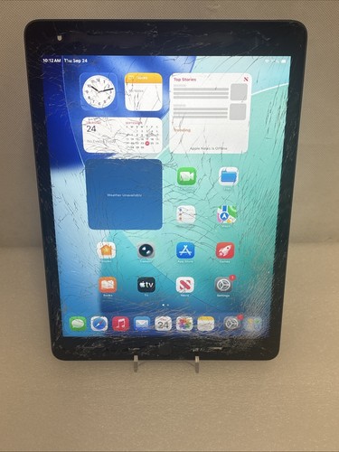 Apple iPad (9th Generation) A2602 256 GB, Wi-Fi, 10.2 in - Space Gray *Cracked*