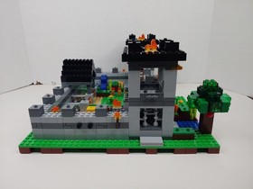 LEGO The Fortress 21127 MINECRAFT 99% Complete READ