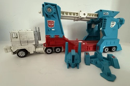 Vintage Transformers G1 Hasbro Ultra Magnus 1984 Takara Action Figure
