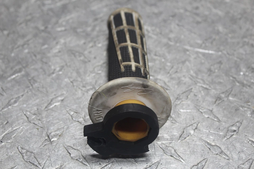 10-21 KAWASAKI KLX110L OEM AGARRE DE ACELERADOR DERECHO Foto 2 de 4