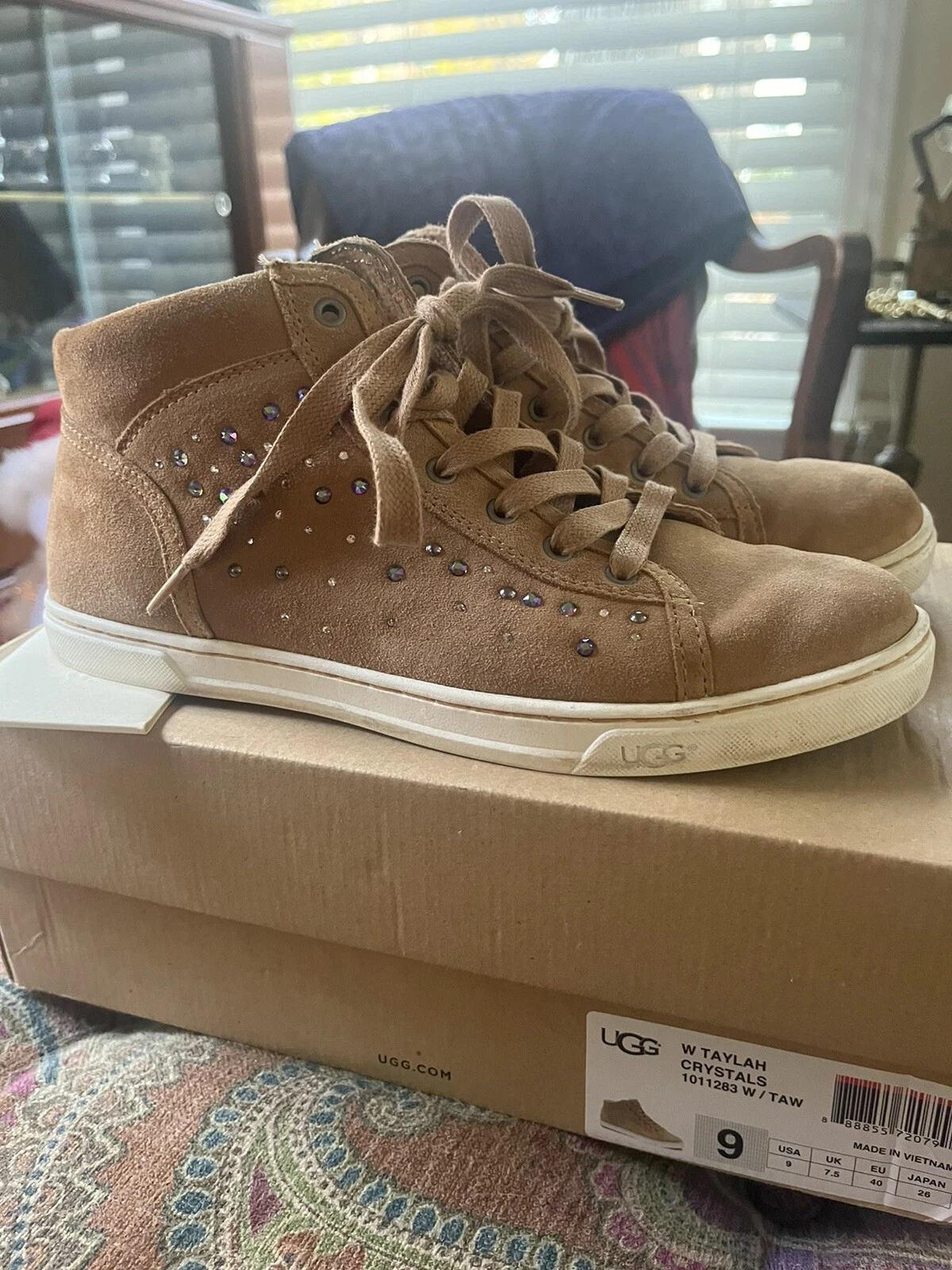 UGG Australia Taylah Scarpe Scamosciate Sneakers Donna 9 Cristalli Swarski Beige