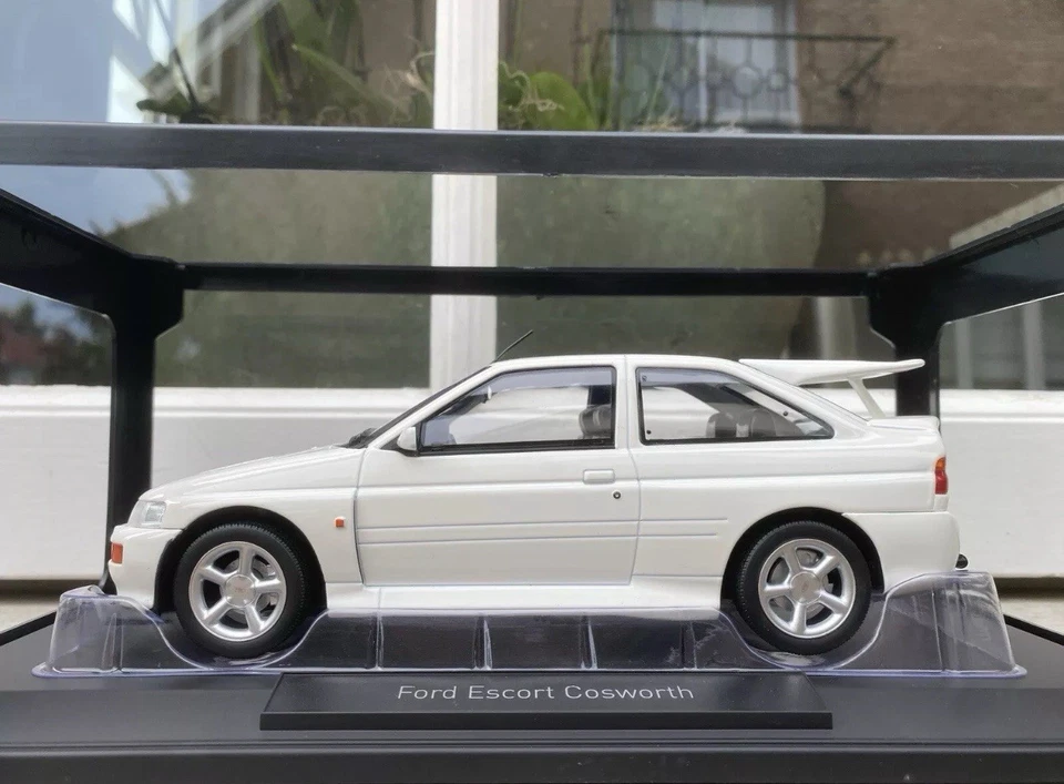 Ford Escort RS Cosworth 1:18 Norev Bianca - Immagine 2 di 4