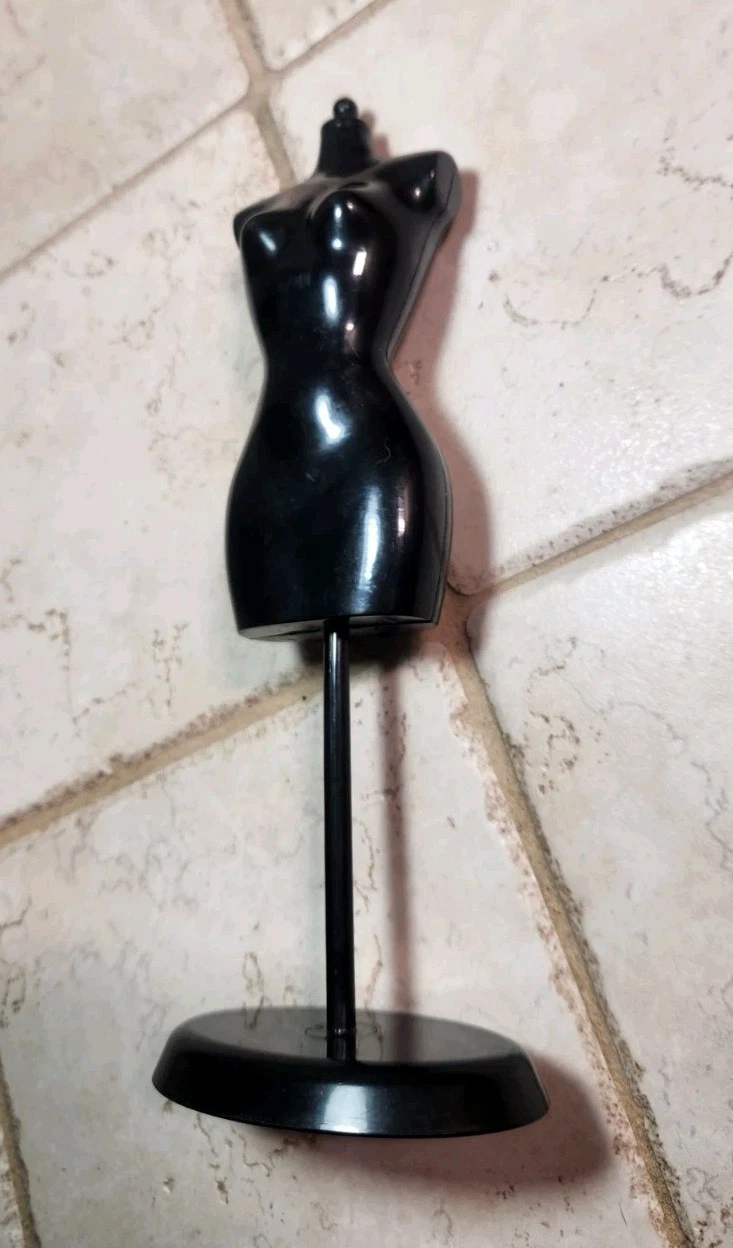 VETEMENTS Barbie Bambola Forma Vestito Manichino Vestiti Espositore Modello Stand Supporto 8 In Alto 04