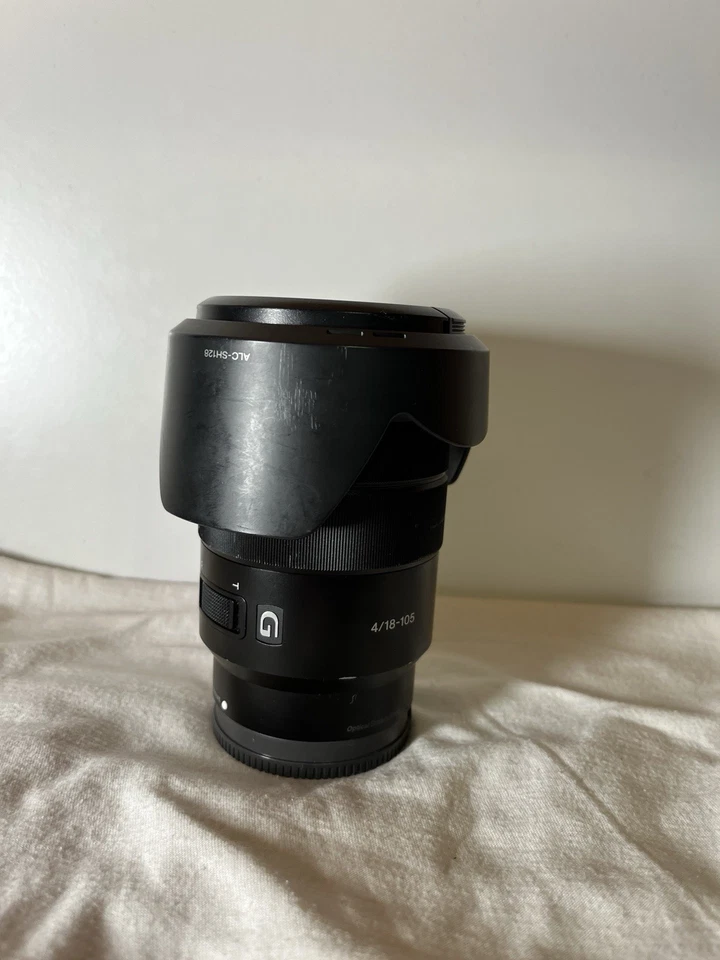 Lente Sony Serie G 18-105 mm f/4 OSS para montura E con parasol y filtro Foto 2 de 4