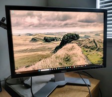 Dell  UltraSharp 24"  Widescreen LCD Monitor in Great Condition with soundbar