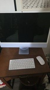 Apple iMac All-in-One Desktop Computer Silver with Keyboard & Mouse