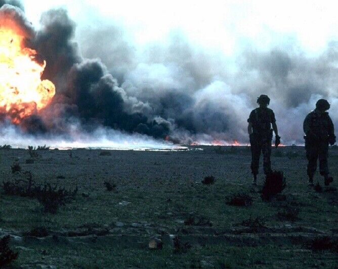 Burning Oilfield, Kuwait Oil Wells 8x10 1991 Operation Desert Storm Photo 26