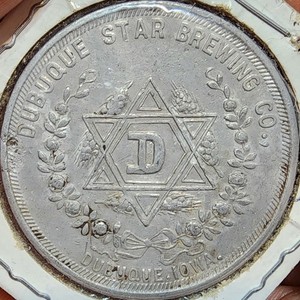 DUBUQUE IOWA STAR BREWING TRADE TOKEN Beer brew brewery RARE return 1/8 keg OLD