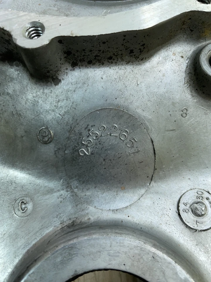 Оригинальная крышка переднего привода двигателя GM 3,8 л 4,1 л V6 82-89 Fleetwood Seville 25522651 - Изображение 2 из 4