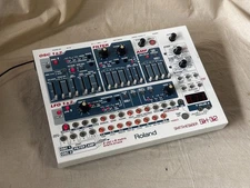 Roland SH-32 Synthesizer 4-part multitimbral desktop synth module New battery!!