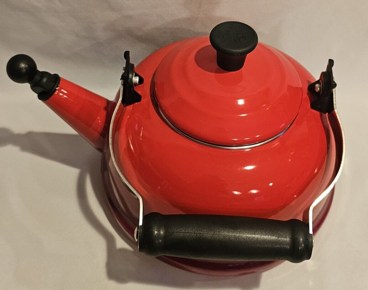 Rare Le Creuset Red Enamel 2.2qt/2.1 L Whistling Tea/Water Kettle