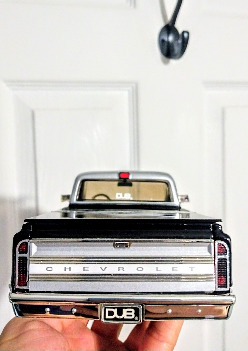 Jada Toy Dub City OldSkool 1:24 Scale 1972 Chevy Cheyenne Model