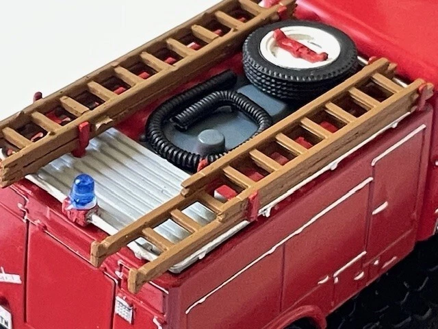 Atlas, 1/76 scale, OM Tigrotto fire truck... very nicely detailed - Image 3 of 4