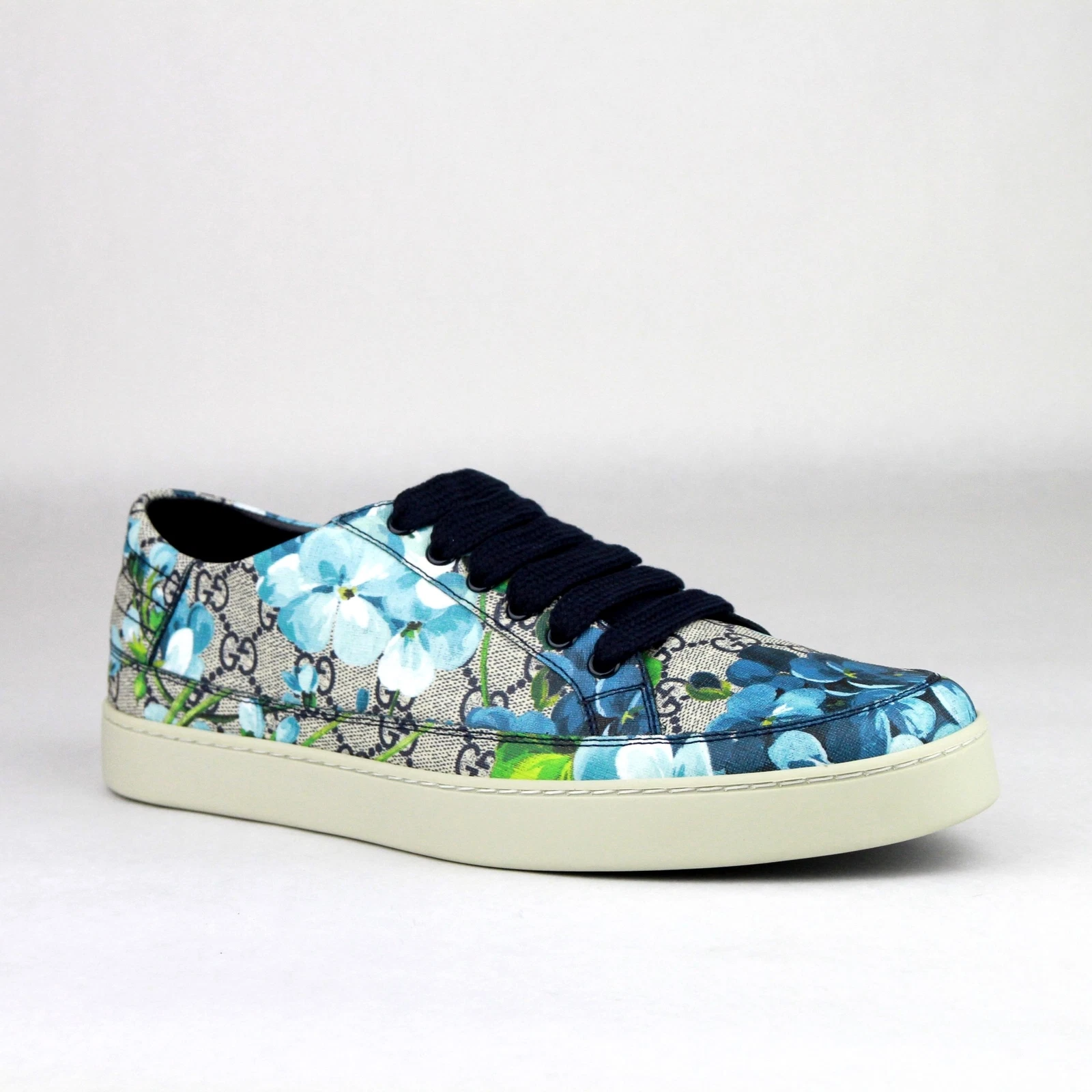 Baskets fleurs bleues imprimé toile Gucci Supreme GG 407343 8470