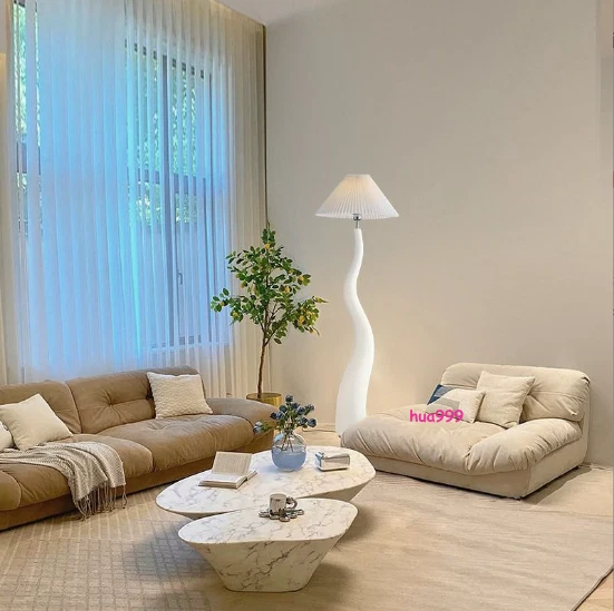 Lámpara de pie moderna de pantalla plisada árbol de cisne iluminación de pie luz de resina Foto 3 de 4