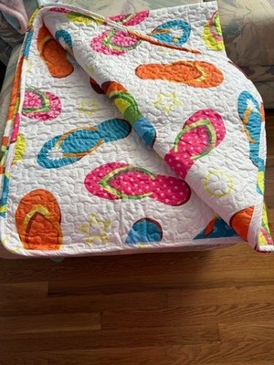 FLIP FLOP MULTICOLOR  LIGHTWEIGHT QUILT / THROW BLANKET 48'' X 60'' - NWOT