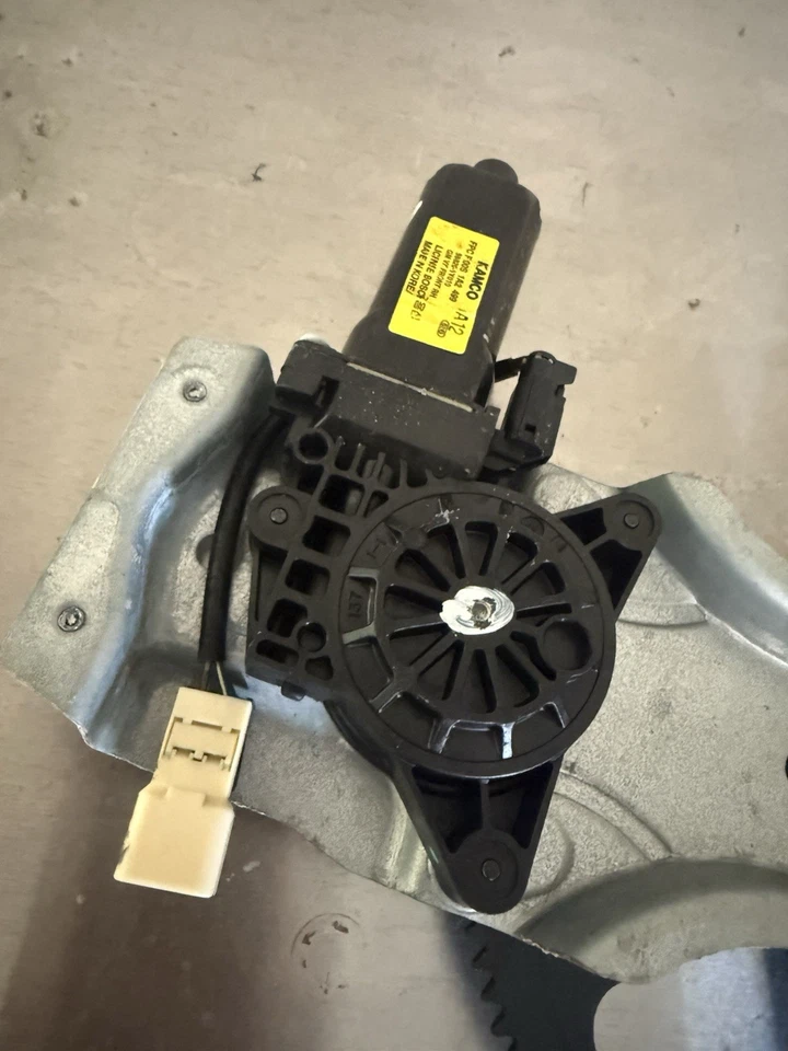 06 PONTIAC GTO DOOR WINDOW REGULATOR FRONT RIGHT PASSENGER - Image 2 of 4