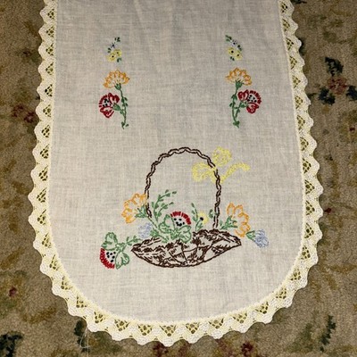 Vtg Table Runner Dresser Scarf Crocheted Edge 36'' X 12'' Spring Flower Basket