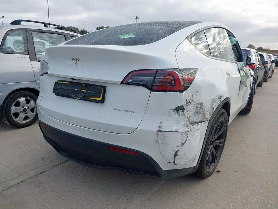 Tesla 5YJY Model Y Long Range AWD Electric 75kWh 2024 Breaking Spare Parts - Image 2 of 3