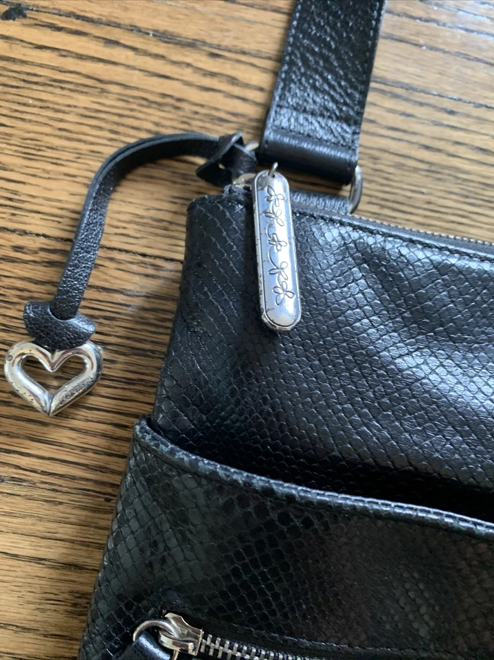 Bolso Bandolera Organizador Multi Compartimento Piel Serpiente Imitación Cuero Negro Brighton Foto 3 de 4