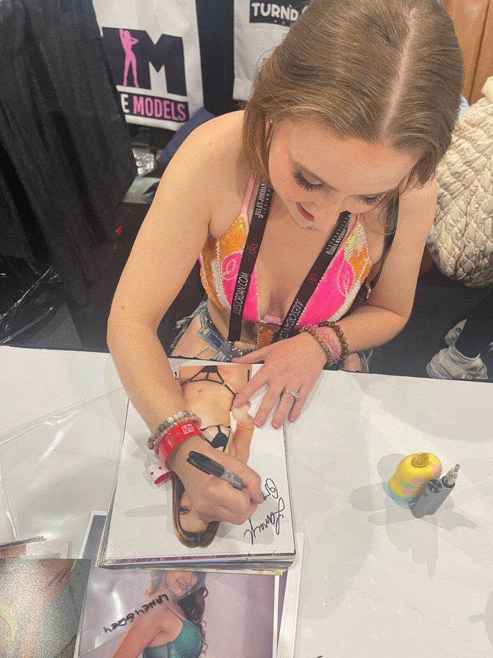 Laney Grey NUDE Hot Adult Model Autographed Signed 8x10 Photo COA Proof