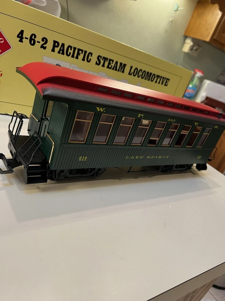 LGB 36800 白色通行证和 YUKON PASSENGER 汽车 绿色湖 SPIRIT C7/EX,G 比例 — 第 2/4 张图片