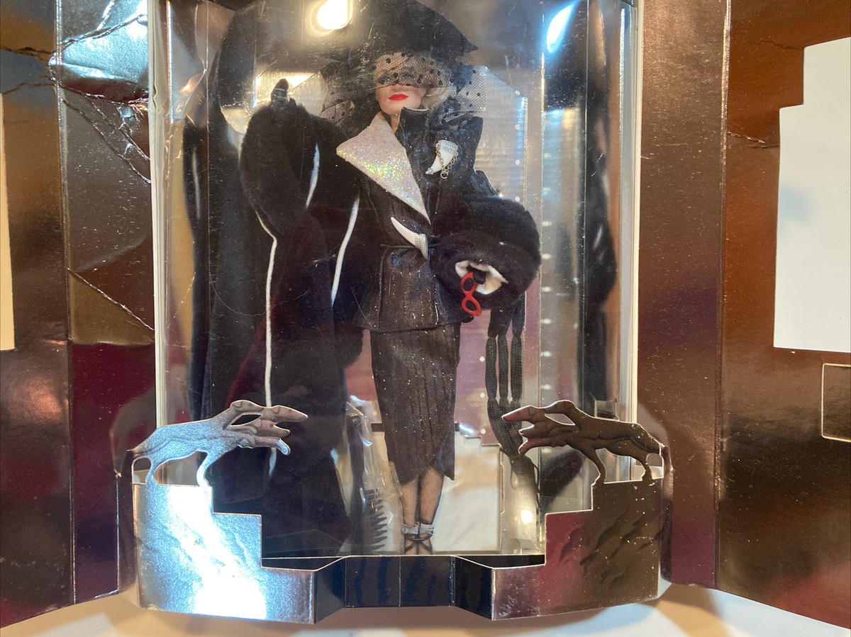 Cruella Deville Disney First In Great Villains Movie Cruella Deville Disney First In Great Villains Movie
