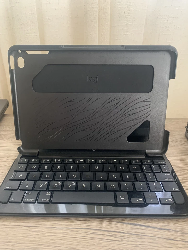 Logitech Logi FOCUS Bluetooth Keyboard Case for iPad Mini 4 920-007953 - Image 2 of 4