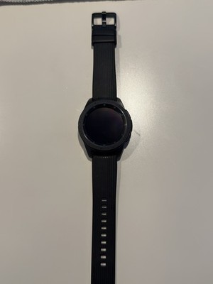 Samsung Galaxy Watch 42mm Bluetooth Smartwatch GPS WLAN Schwarz SM-R810