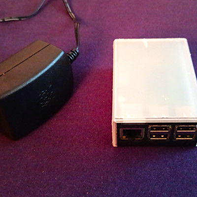 Raspberry Pi 3 Model B V1.2 1GB Entwicklungsplatine mit Gehäuse, HDMI USB LAN