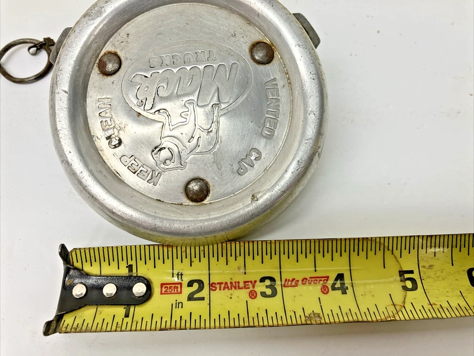 Tapa de tanque de combustible ventilada diésel Mack 16MR316 (683) usada OEM Foto 2 de 4