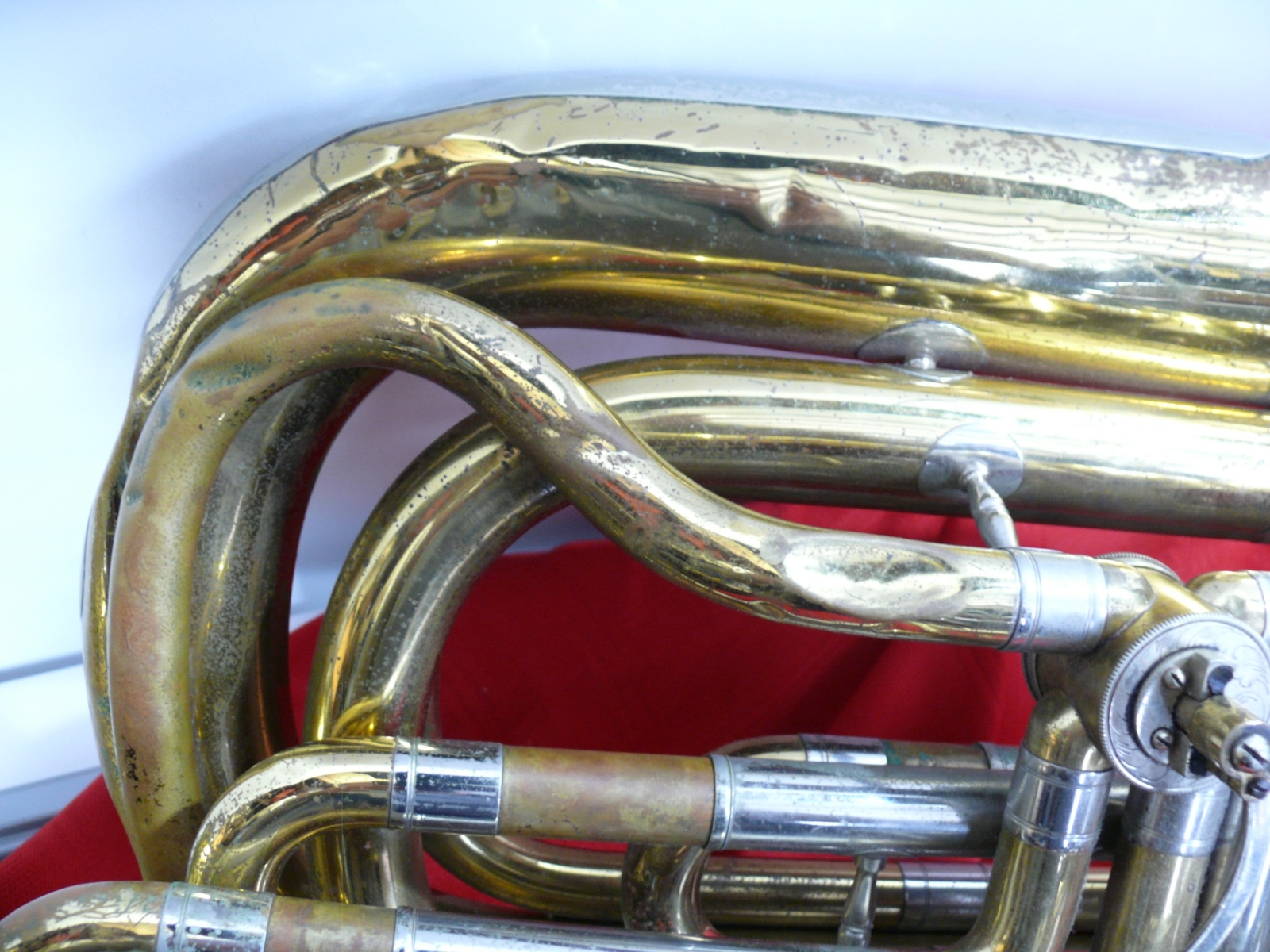 Mirafone 6102 Tuba for parts or repair. Missing mouthpiece and no case