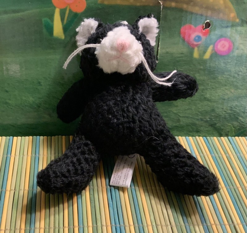 Plush Cat Black & White By Kuddle Me Toys 2000  KellyToys