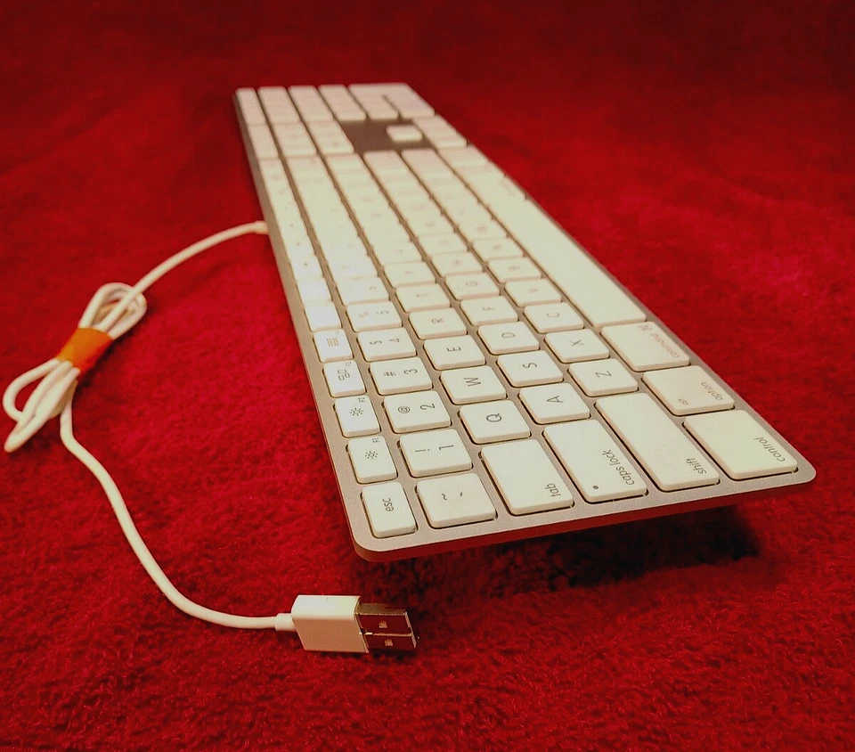 Genuine Apple A1243 Wired USB Keyboard w/ Numeric Keypad for iMac, Mac Mini - Image 2 of 4