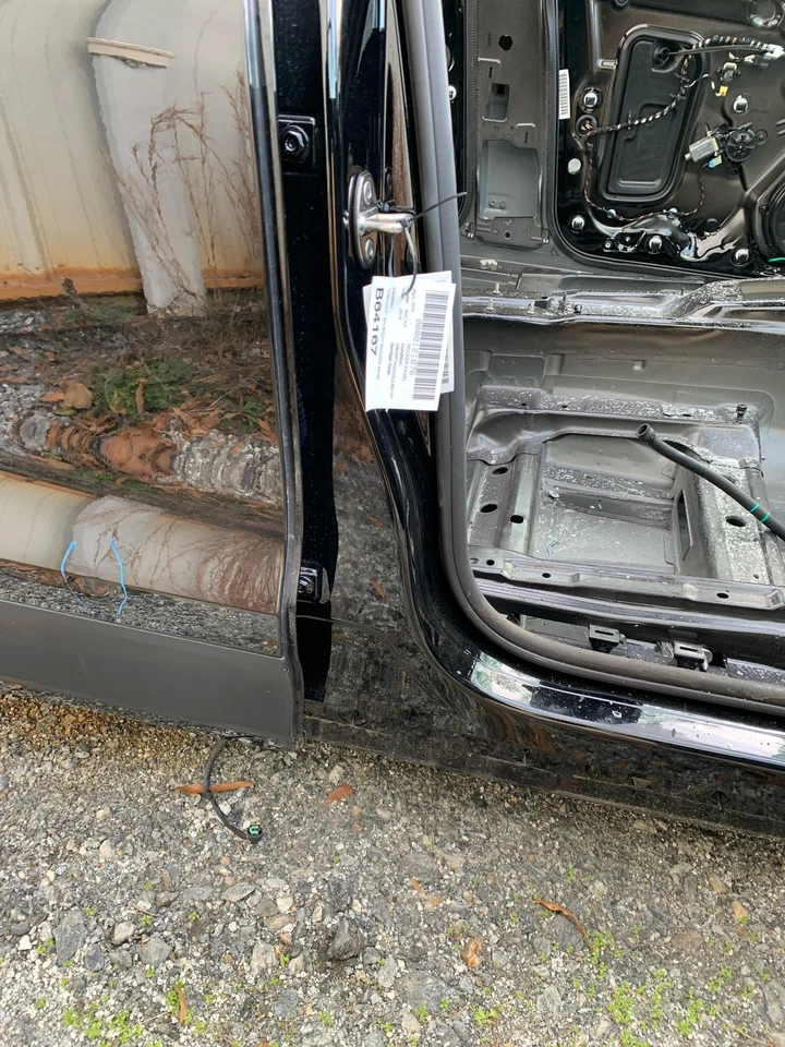 2015-2024 PORSCHE MACAN OEM RIGHT CENTER PILLAR *STRUCTURE CUT* Foto 2 de 4