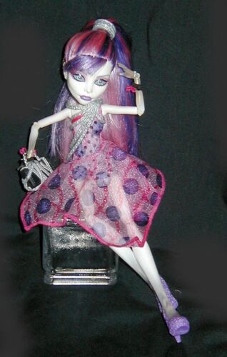 SPECTRA VONDERGEIST Monster High Doll DOT DEAD GORGEOUS 2012 Purse Shoes Dress - Picture 1 of 4