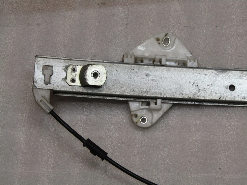 Regulador de ventana lateral trasera izquierda Subaru Outback 2010-2014 61042AJ01A OEM Foto 2 de 4