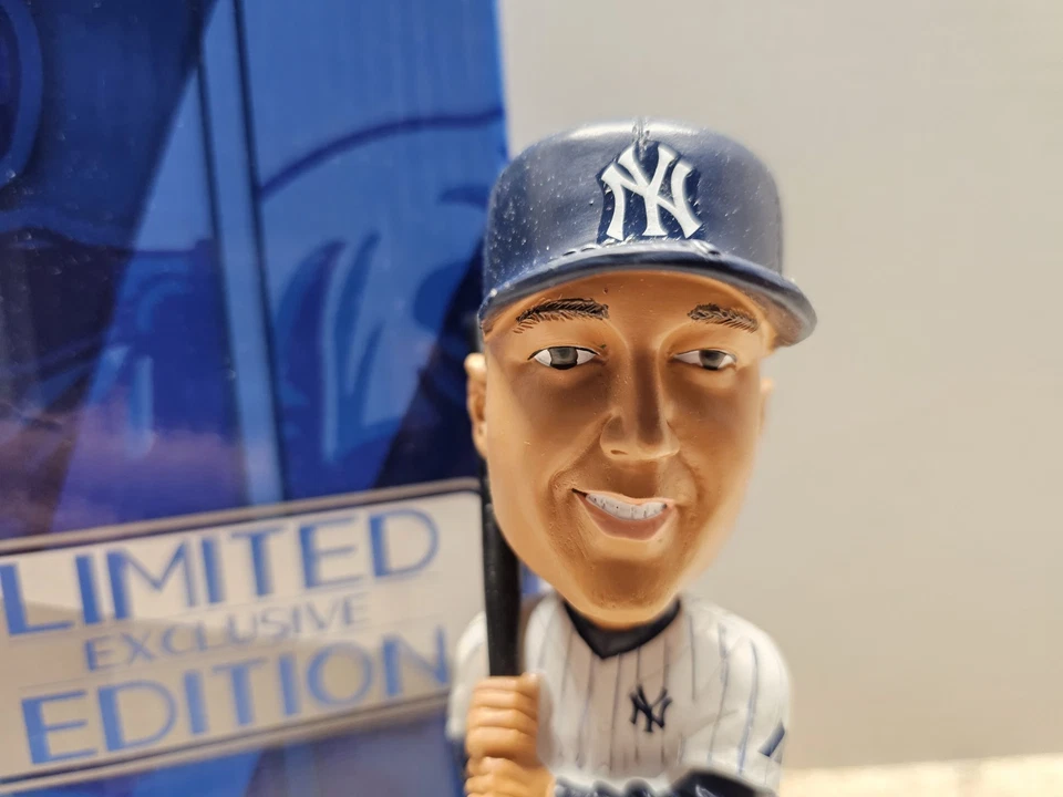 Derek Jeter New York Yankees MLB FOCO #'d Tp 1,200 Bobblehead NIB - Image 2 of 4