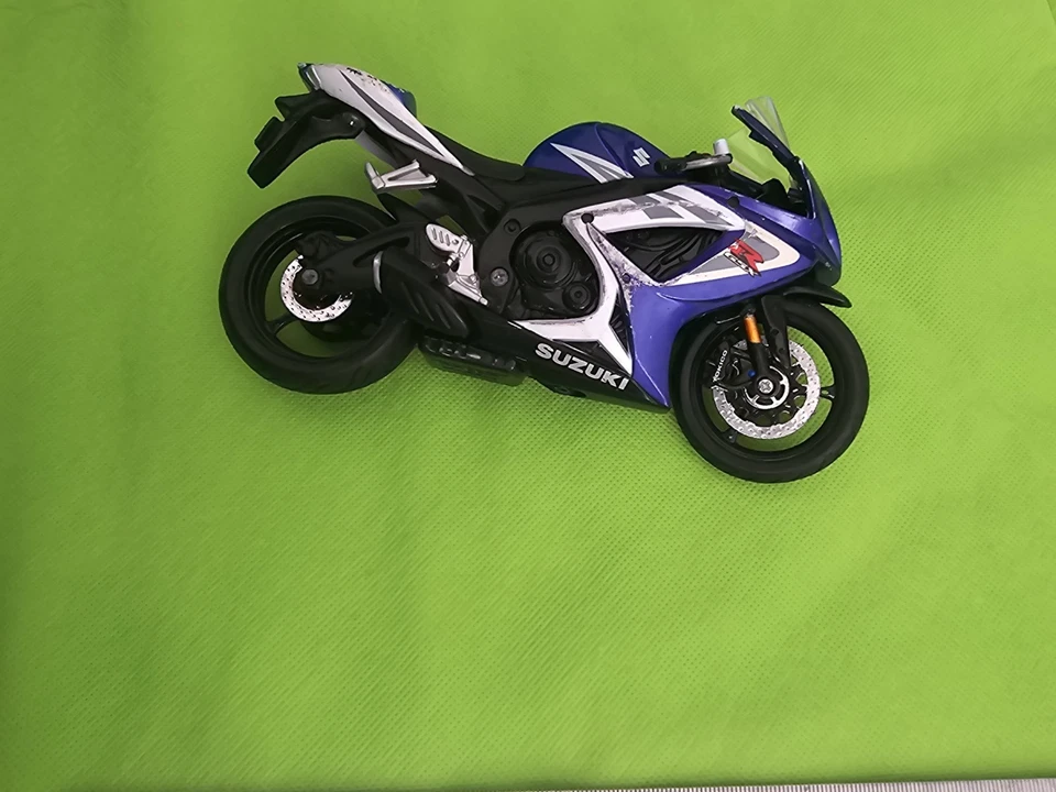 Suzuki GSX-R1000 Motorcycle Die-Cast & Plastic Blue White - image 4 of 4