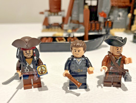 LEGO Pirates of the Caribbean 4194 Whitecap Bay 99% Complete w/ extra Mini Figs
