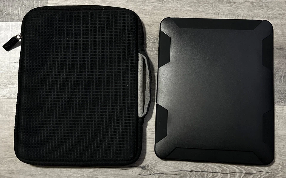 Incipio iPad 1st Gen Silicone And Hard Shell Case Black And Speck Carrying Bag - Image 4 of 4