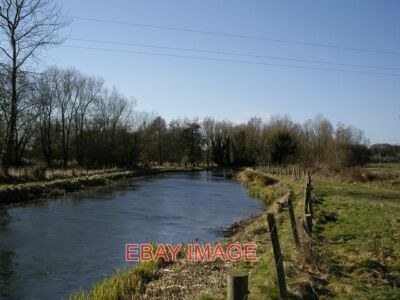 FOTO FLUSS ITCHEN NÖRDLICH VON EASTON NACH EINEM KURZEN SÜDWÄRTS FLIESSENDEN ABSCHNITT IN