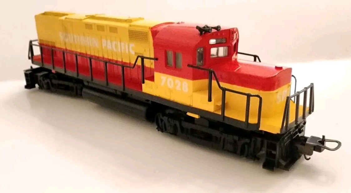 Lima HO Scale Diesel Engine Southern Pacific #7028 | eBay