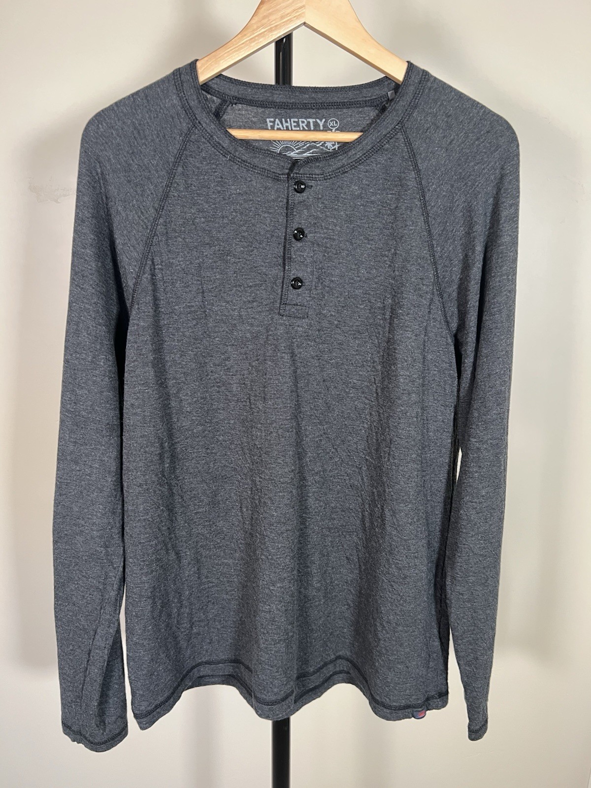 Faherty $98 Cloud Cotton Gray 3 Button Pullover H… - image 1