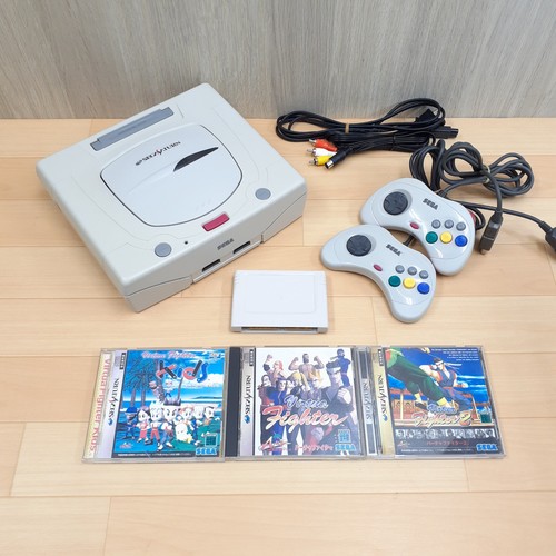 Consola Sega Saturn Japonesa Blanca con 3 Juegos y 2 Mandos SW818