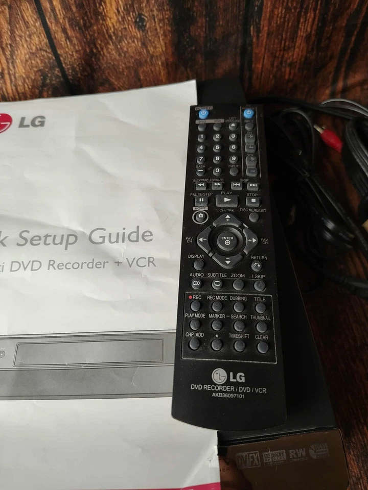 LG RC897T Grabadora de DVD VCR Combo Doblaje Transferencia VHS a DVD con Cables Remotos Foto 4 de 4
