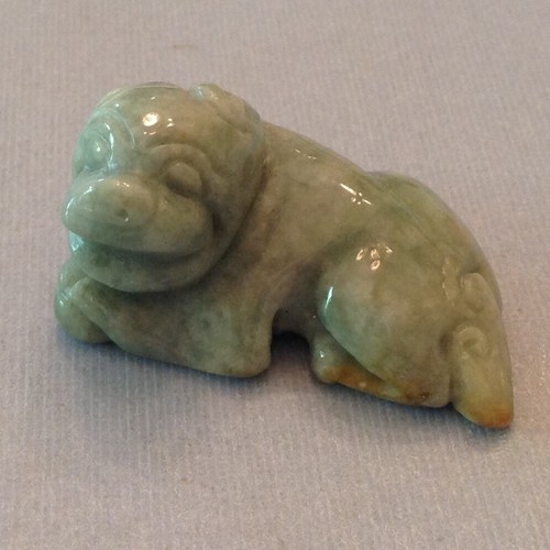 ~Vintage Carved Green Jade / jadeite Recumbant Dog - Picture 2 of 4