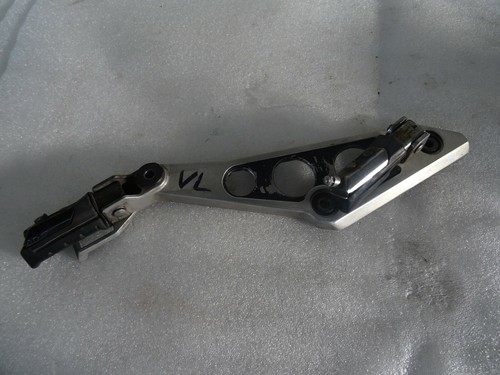 B1. Supporto poggiapiedi anteriore sinistro Honda CBX 750 RC17 + poggiapiedi - Foto 1 di 10